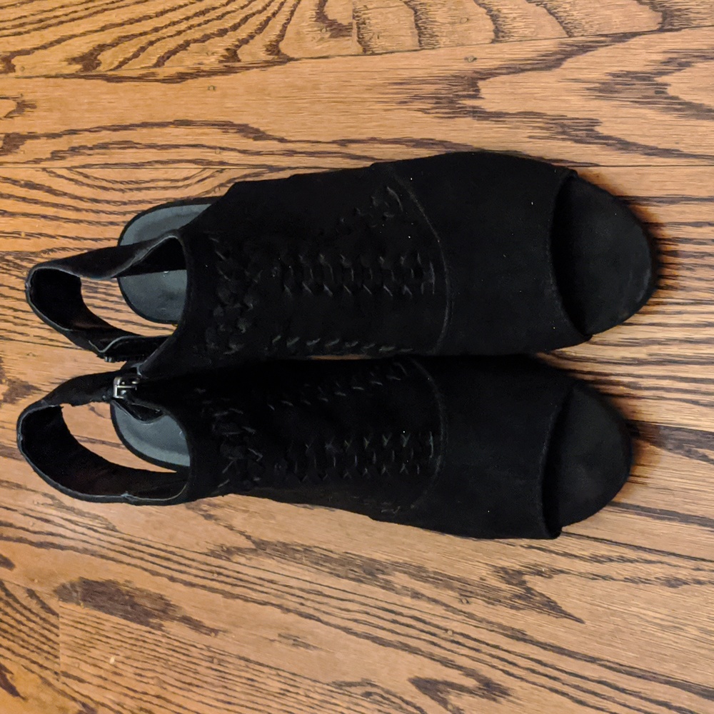 Shoes - Picture 2 of 8